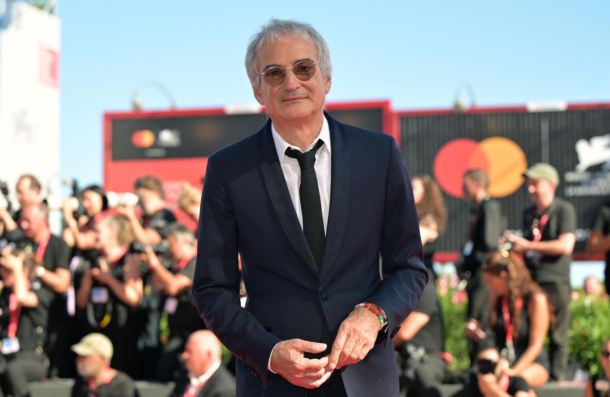 Kremlin'in Büyücüsü: Putin'in Yükselişini ve Gücün Karanlık Yüzünü Perdeye Taşıyor