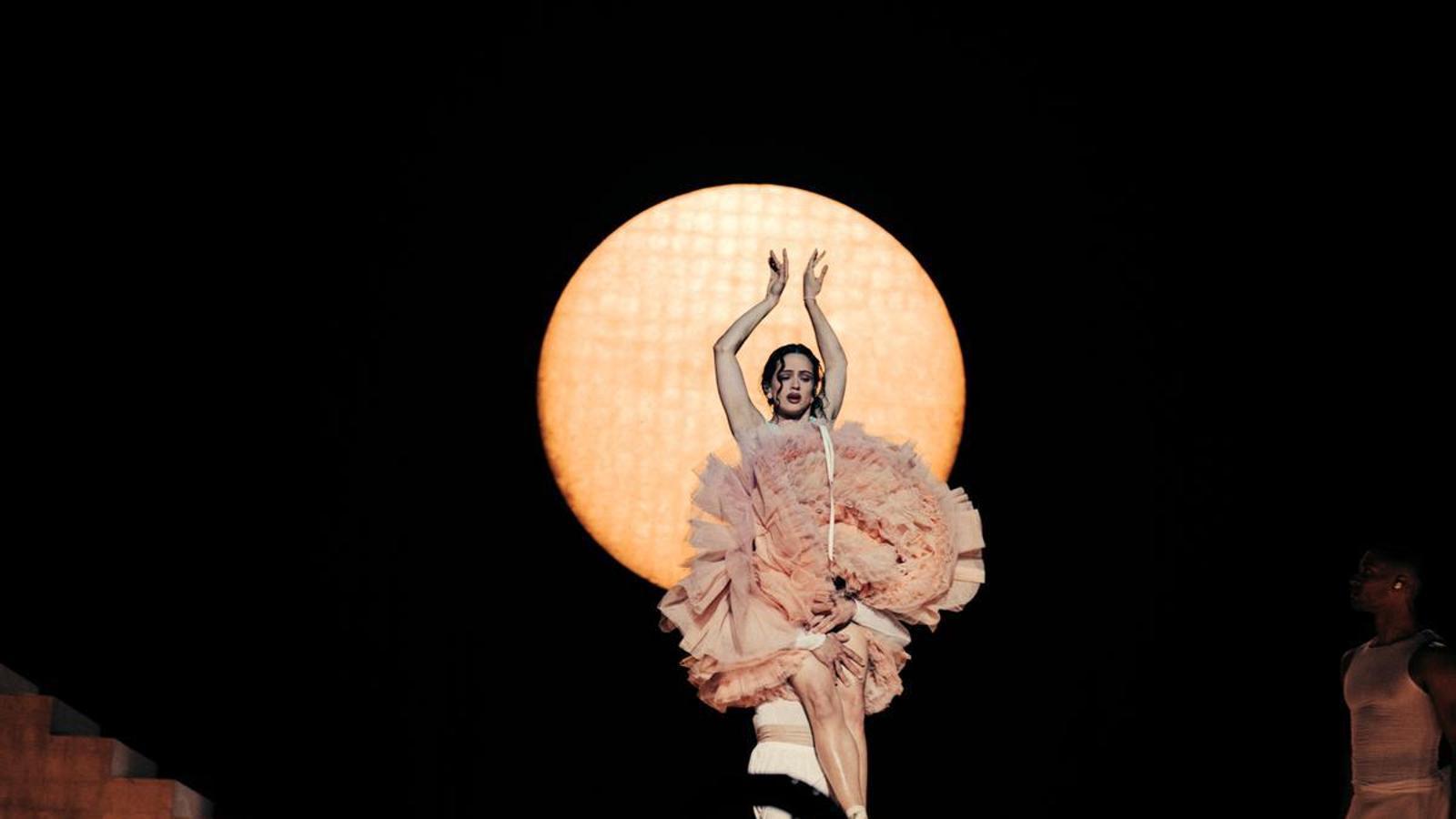 Rosalía'nın 'Lux' Turnesi Barselona'yı Sallıyor: Sahnedeki Gizli Kahramanlar