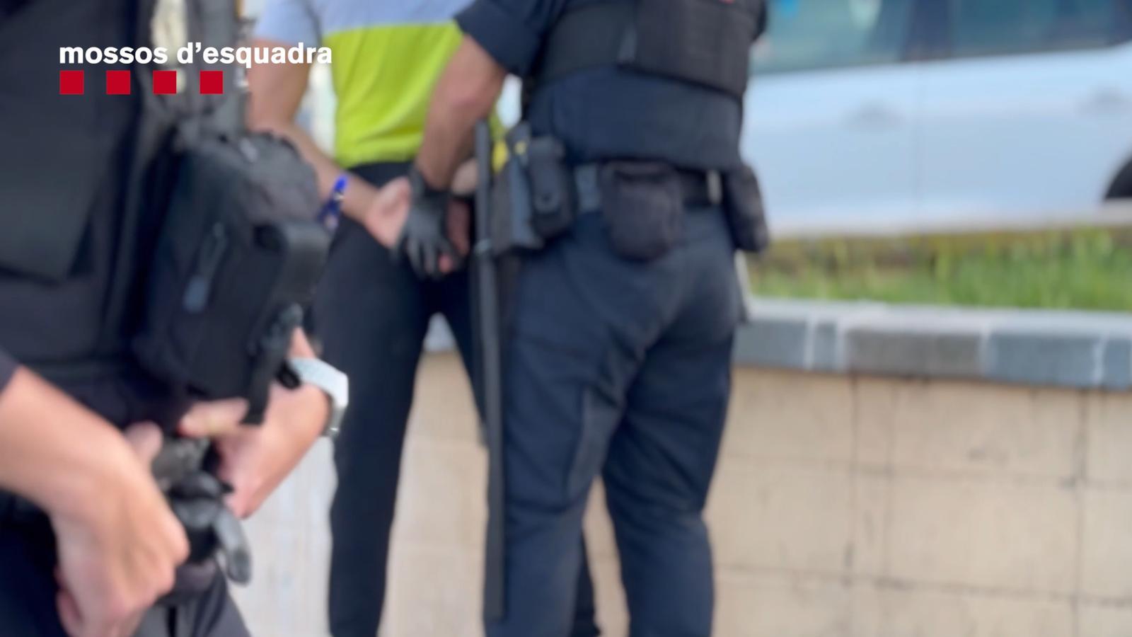 L'Hospitalet'te Elektrikli Scooter Kullanan Gençlerin Karıştığı Soygunlarda Artış