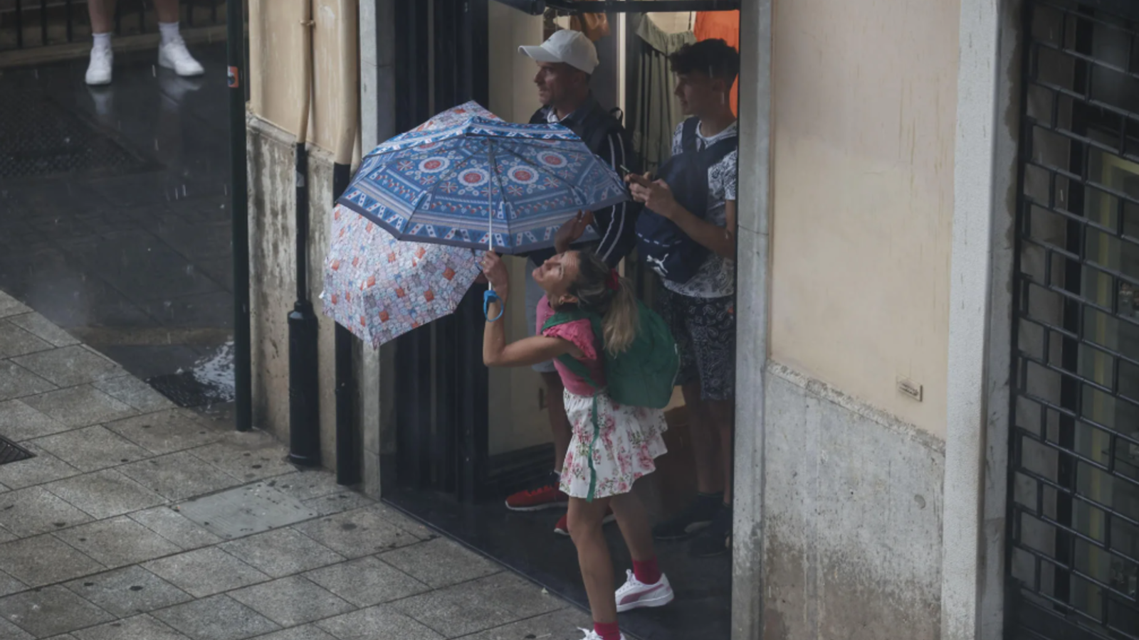 València'da Şiddetli Fırtına: 120 Acil Durum ve Geniş Çaplı Hasar
