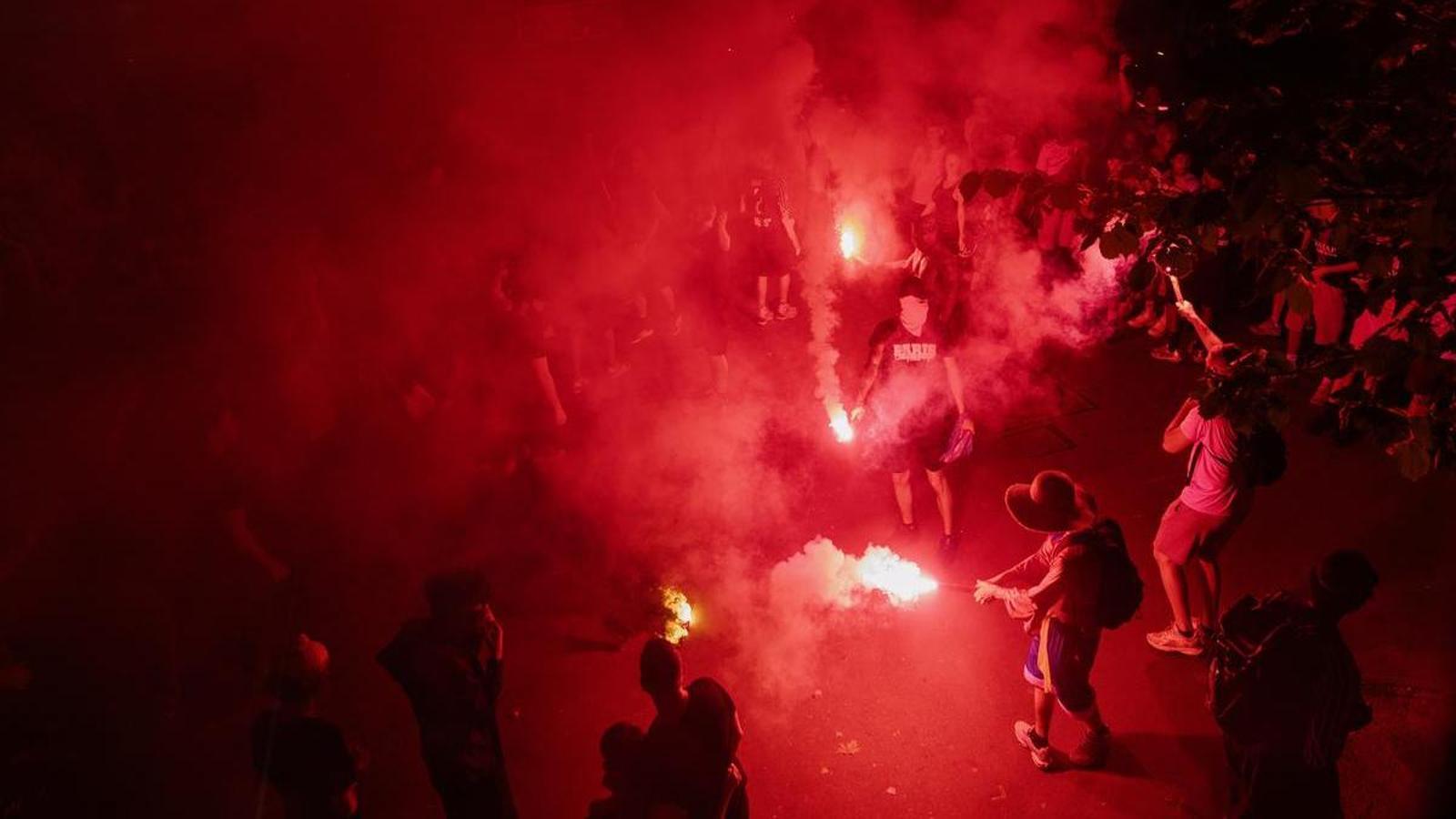 Fransa'da PSG Zafer Kutlamaları Kaosa Dönüştü: 800'den Fazla Gözaltı!