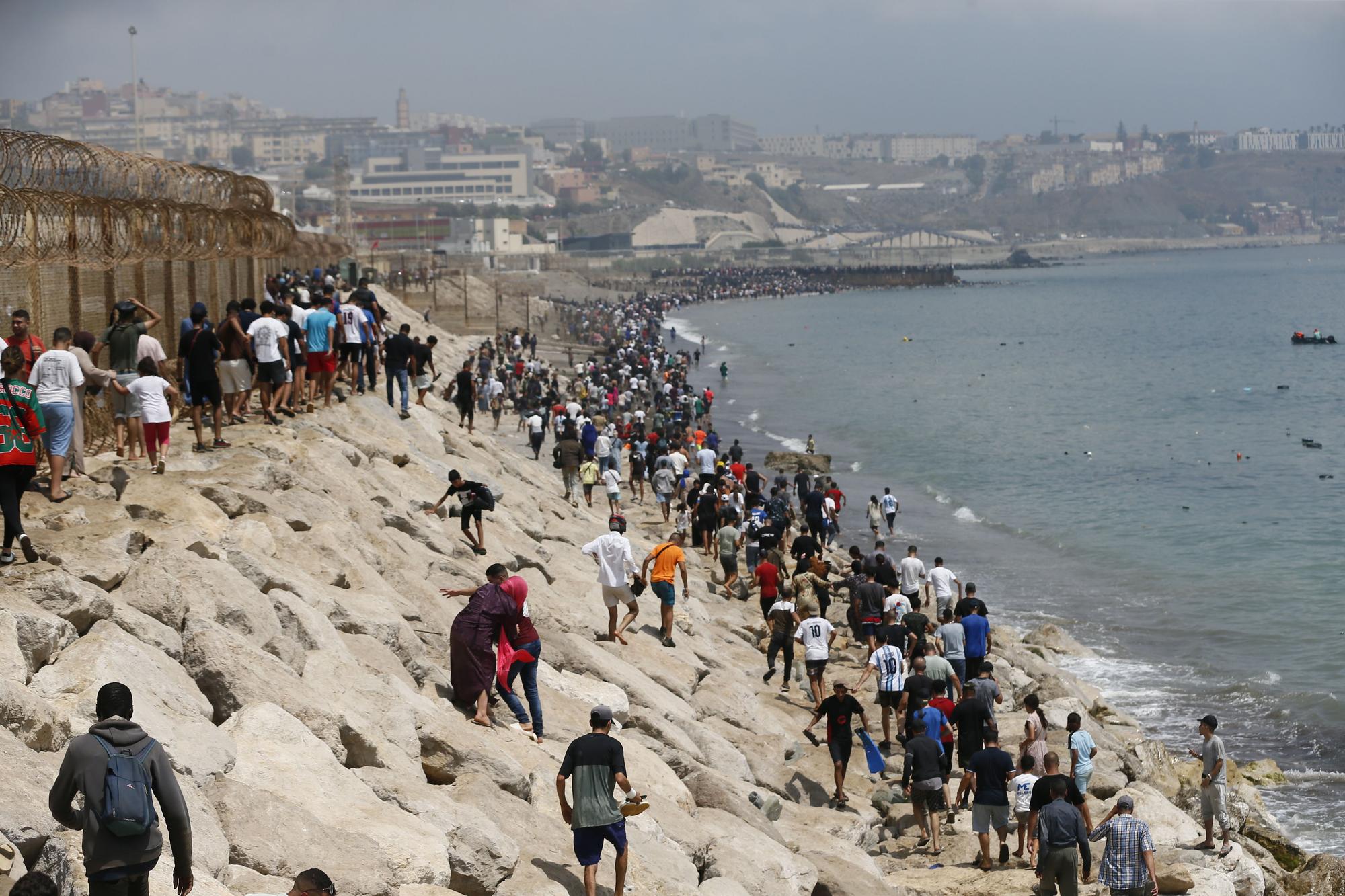 Ceuta Sınırında Göç Krizi: Fas'ın Diplomatik Kozu mu, Umutsuzluğun Çığlığı mı?