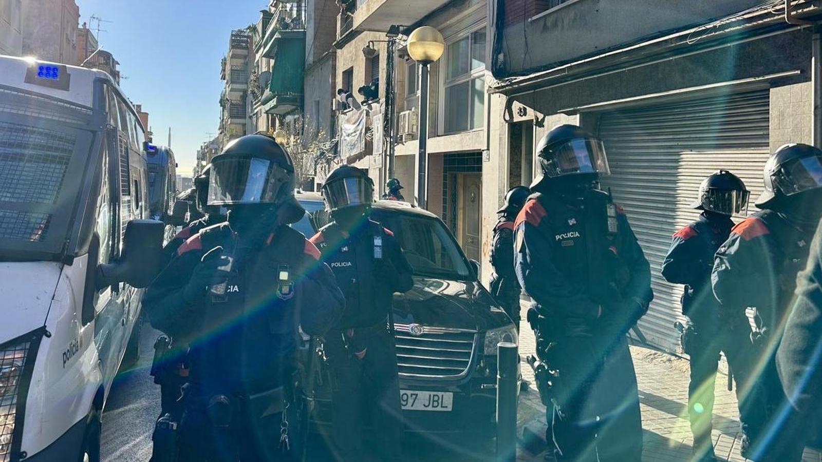 Badalona'da Evsiz Kalan Ailelerin Dramı: Sosyal Krizin Gölgesinde Bir Yaşam Mücadelesi