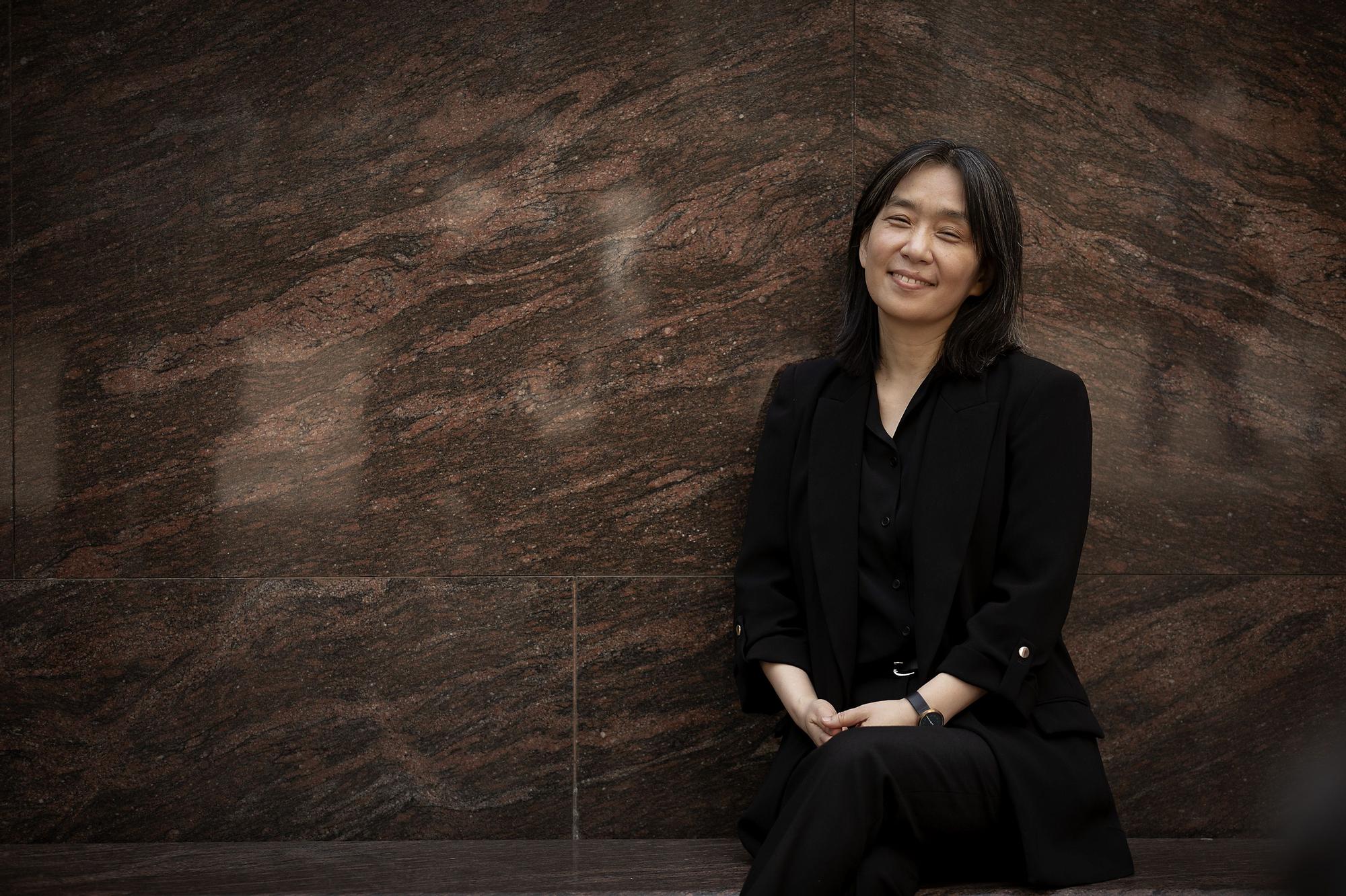 Güney Koreli Yazar Han Kang, Sant Jordi'de Yoğun İlgi ve Bilek Sakatlığıyla Gündemde