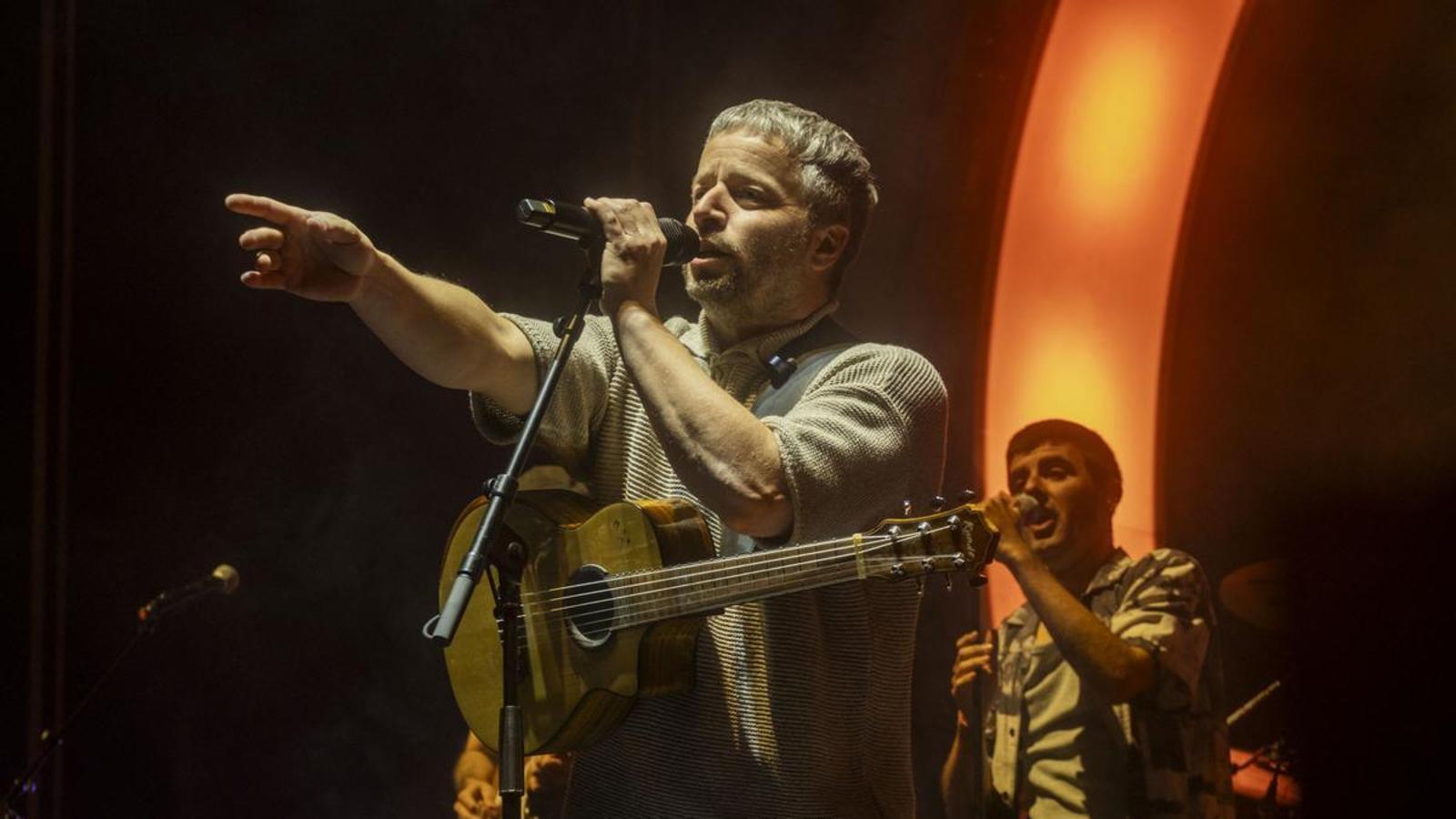 Barselona'nın Mercè Festivali'nde Piromusical Sürprizi: Oques Grasses Lideri Şarkıları