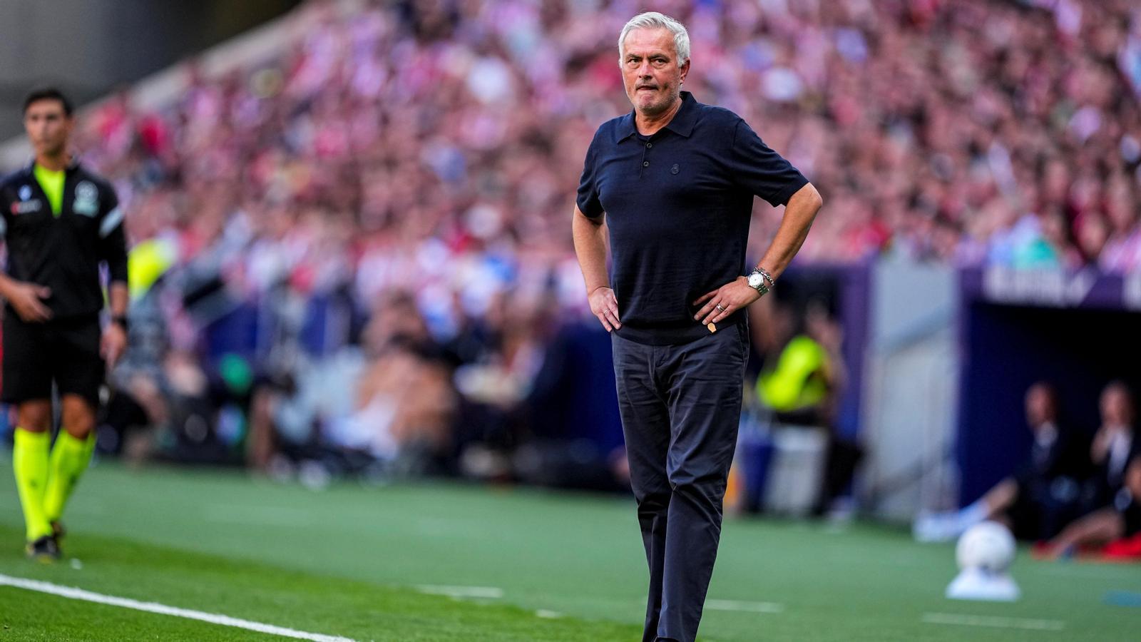 Real Madrid'de Mourinho Krizi Derinleşiyor: Camp Nou'dan Sitemkar "Kal Mourinho!" Çağrısı