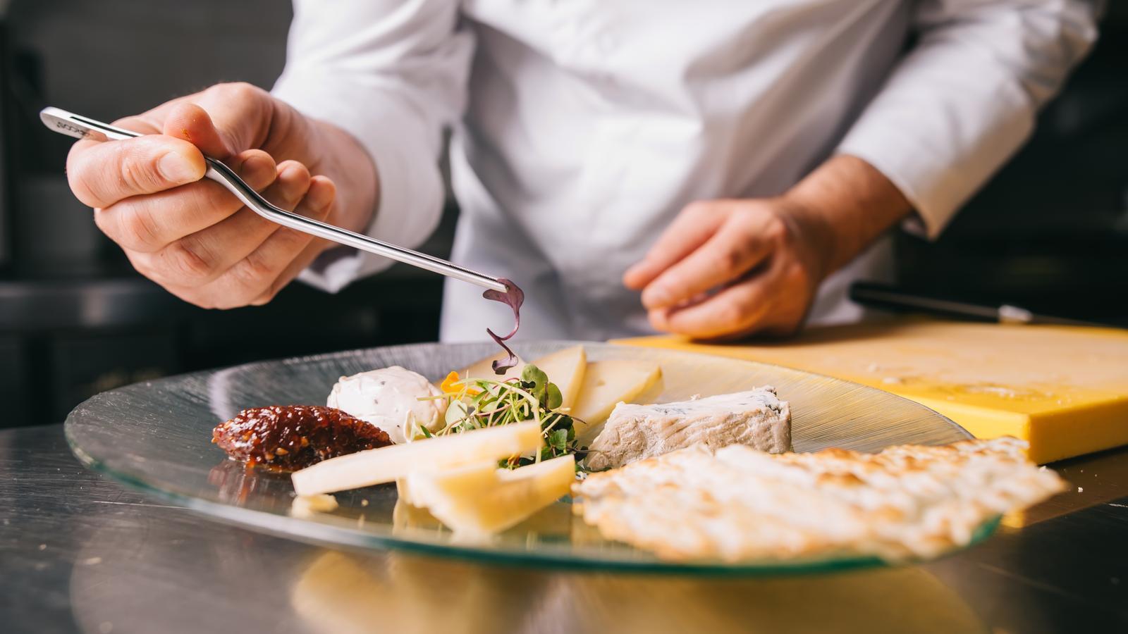 Yüksek Gastronomi Öldü mü? Michelin Yıldızlı Şefin Radikal Kararı Sektörü Sarsıyor