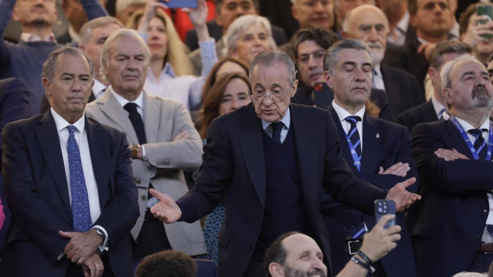 Real Madrid'de Taraftar İsyanı: Bernabéu'da Florentino'ya Protesto, Yıldızlara Islıklar!