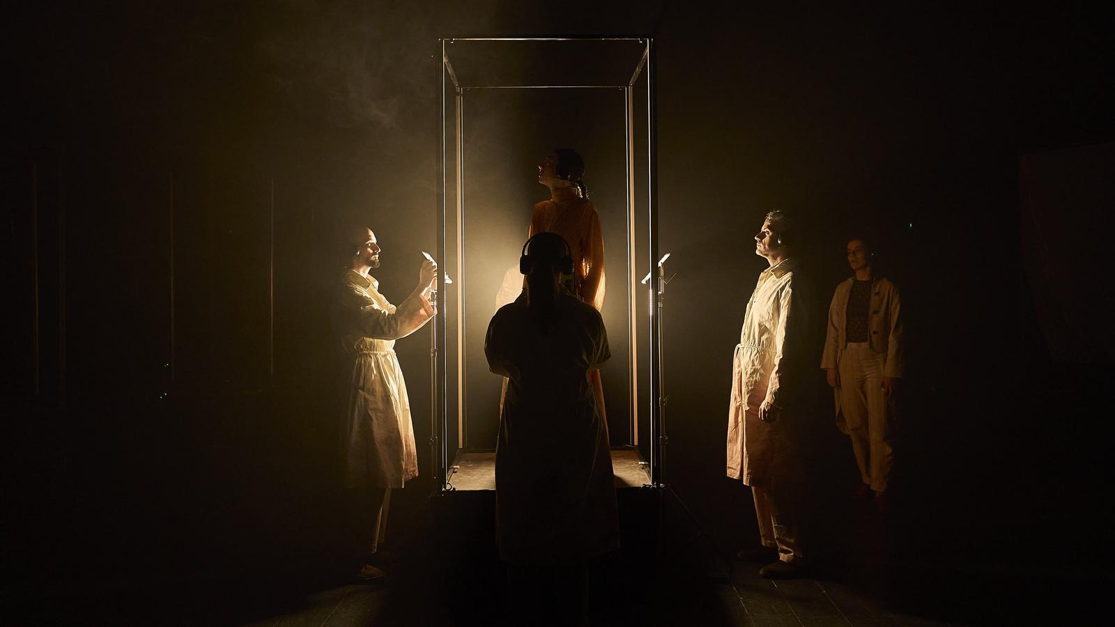 İspanya İç Savaşı'nda Bir Annenin Çıngıraklı Dramı Sahneye Taşındı