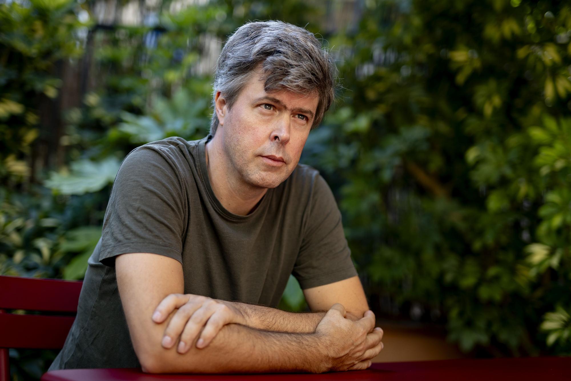 Booker Adayı Yazar David Szalay'dan Sessiz Bir Güvenlik Görevlisinin Derin Hikayesi