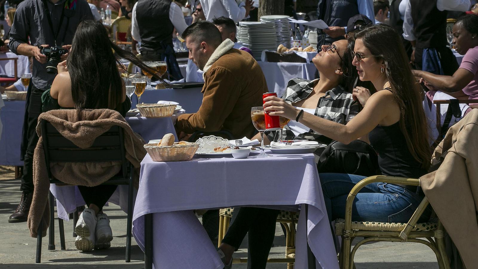Barselona Restoranlarında Yeni Trend: Ekonomi ve Bilinçli Tüketim Yarım Porsiyonları