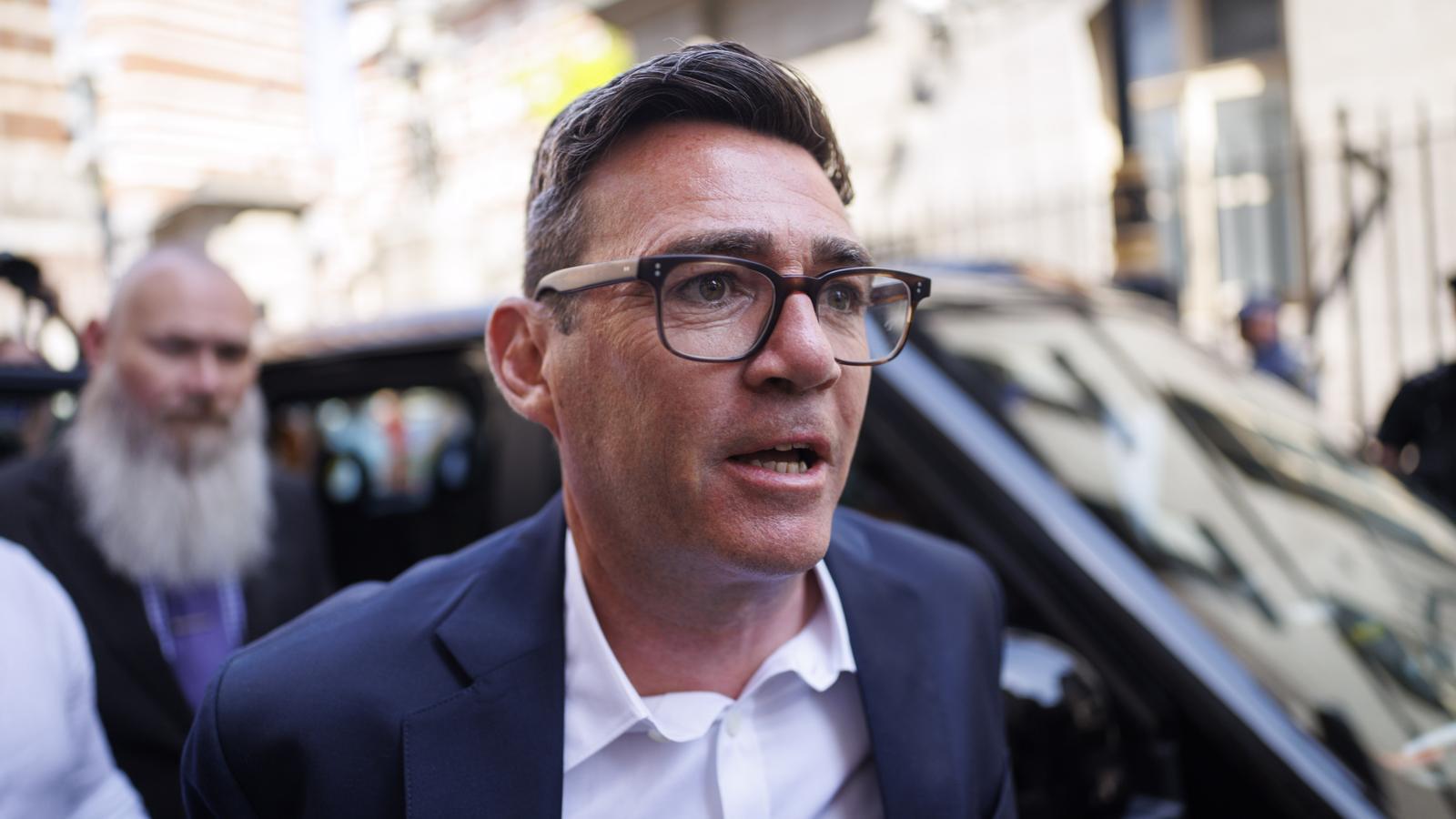 **Andy Burnham'dan Trump'ın İran Politikasına Enflasyon Eleştirisi: Küresel Etkiler**