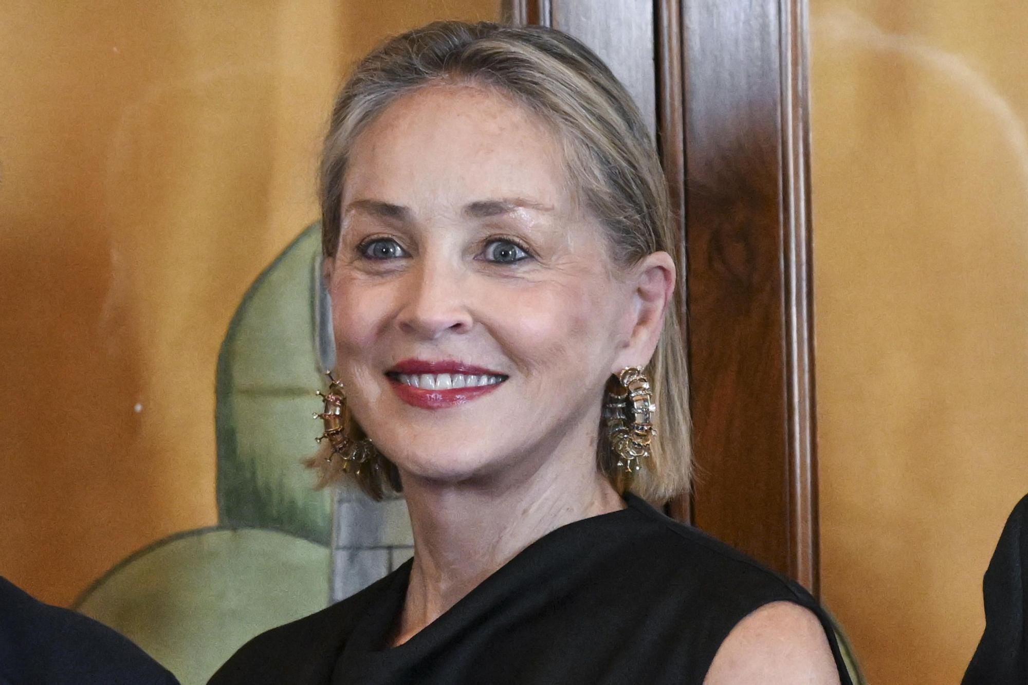 Sharon Stone'dan Şoke Eden İddia: Eski Eşim Beni Onaysız Ameliyata Gönderdi
