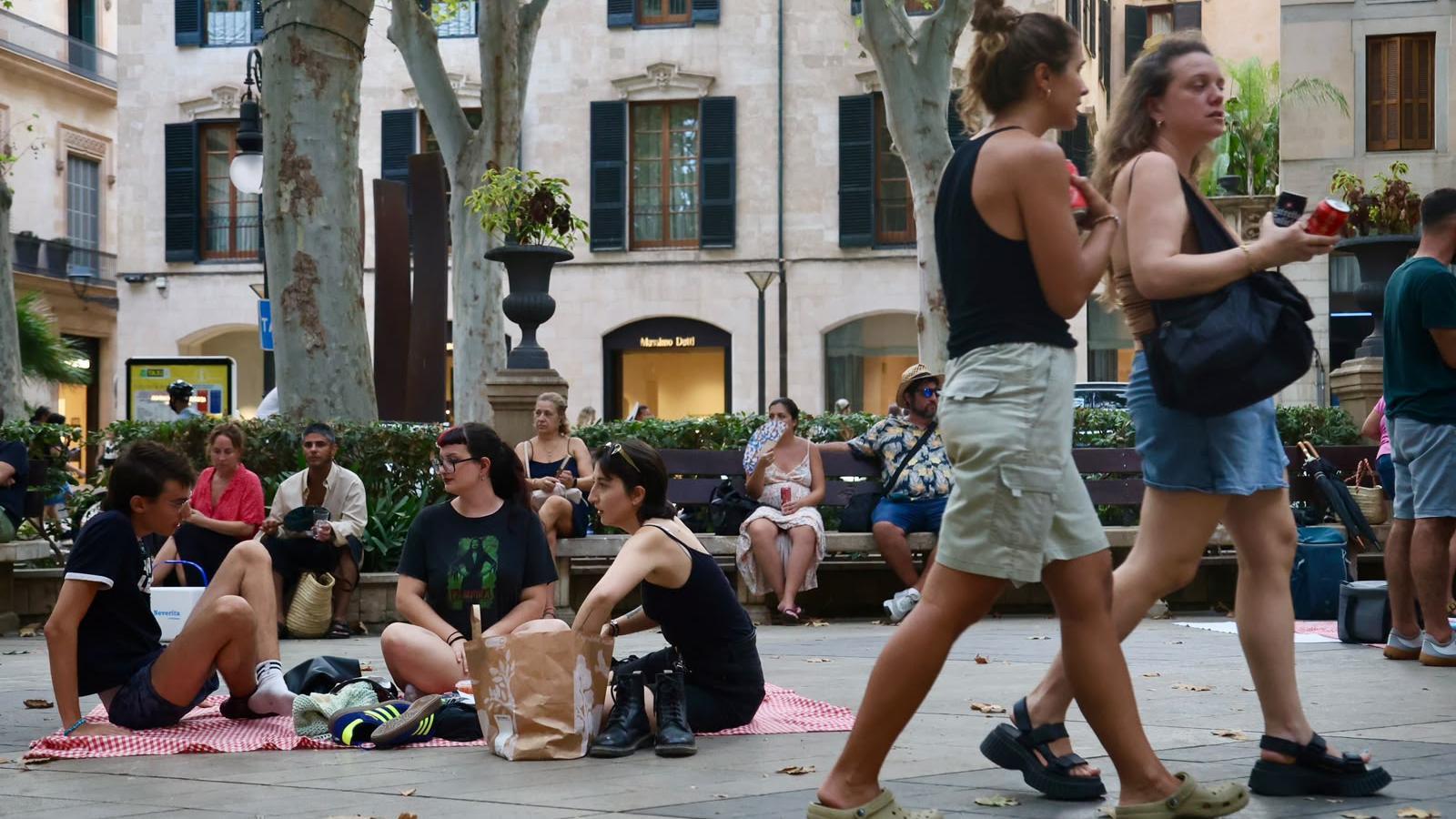 Palma'da Halk Born Sokağını Geri Aldı: Trempó ve Pa amb Oli ile Turizme Karşı Direniş