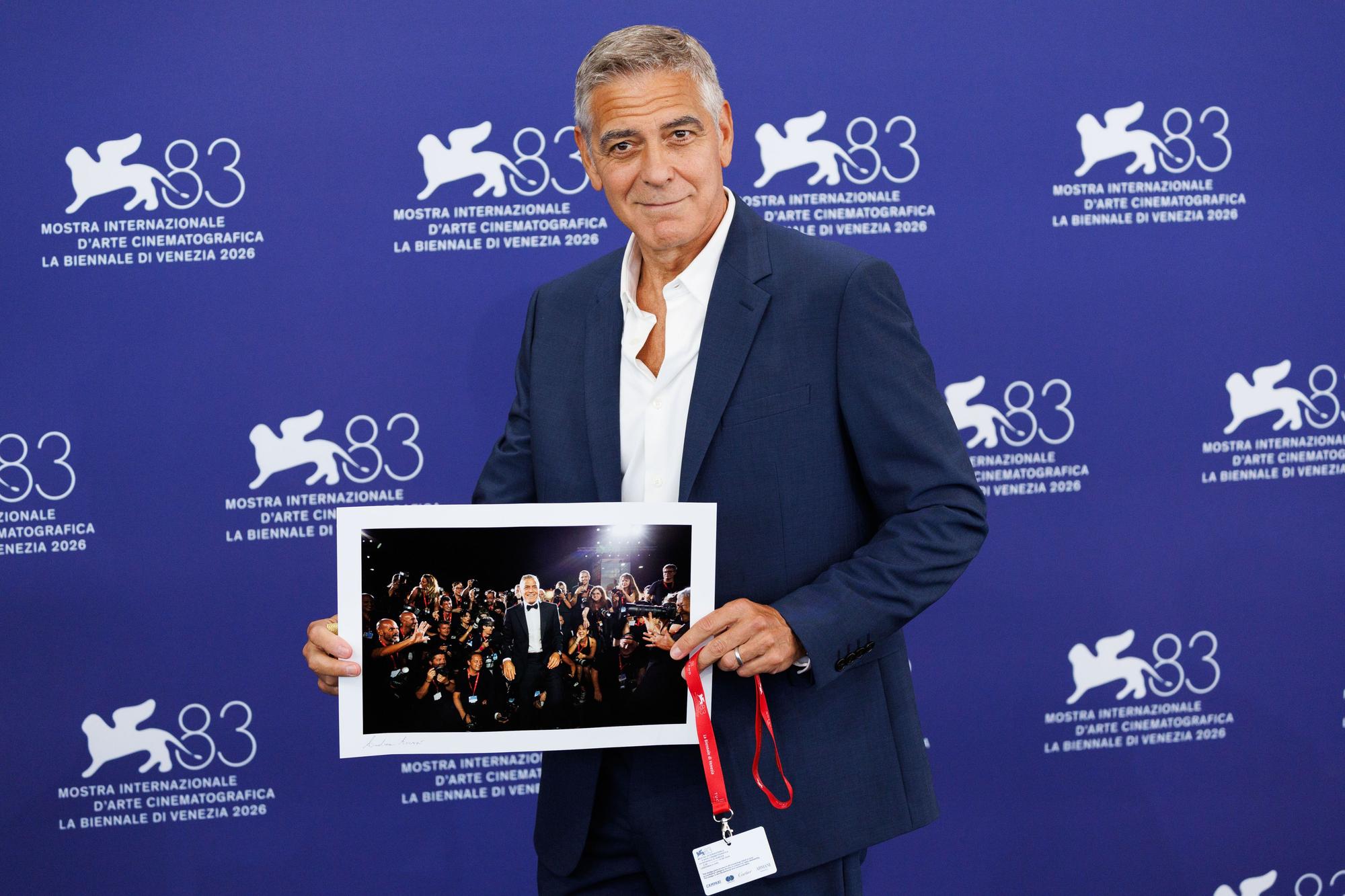 George Clooney'den Venedik'te Siyasi Mesaj: "ABD Zor Zamanları Aşar"