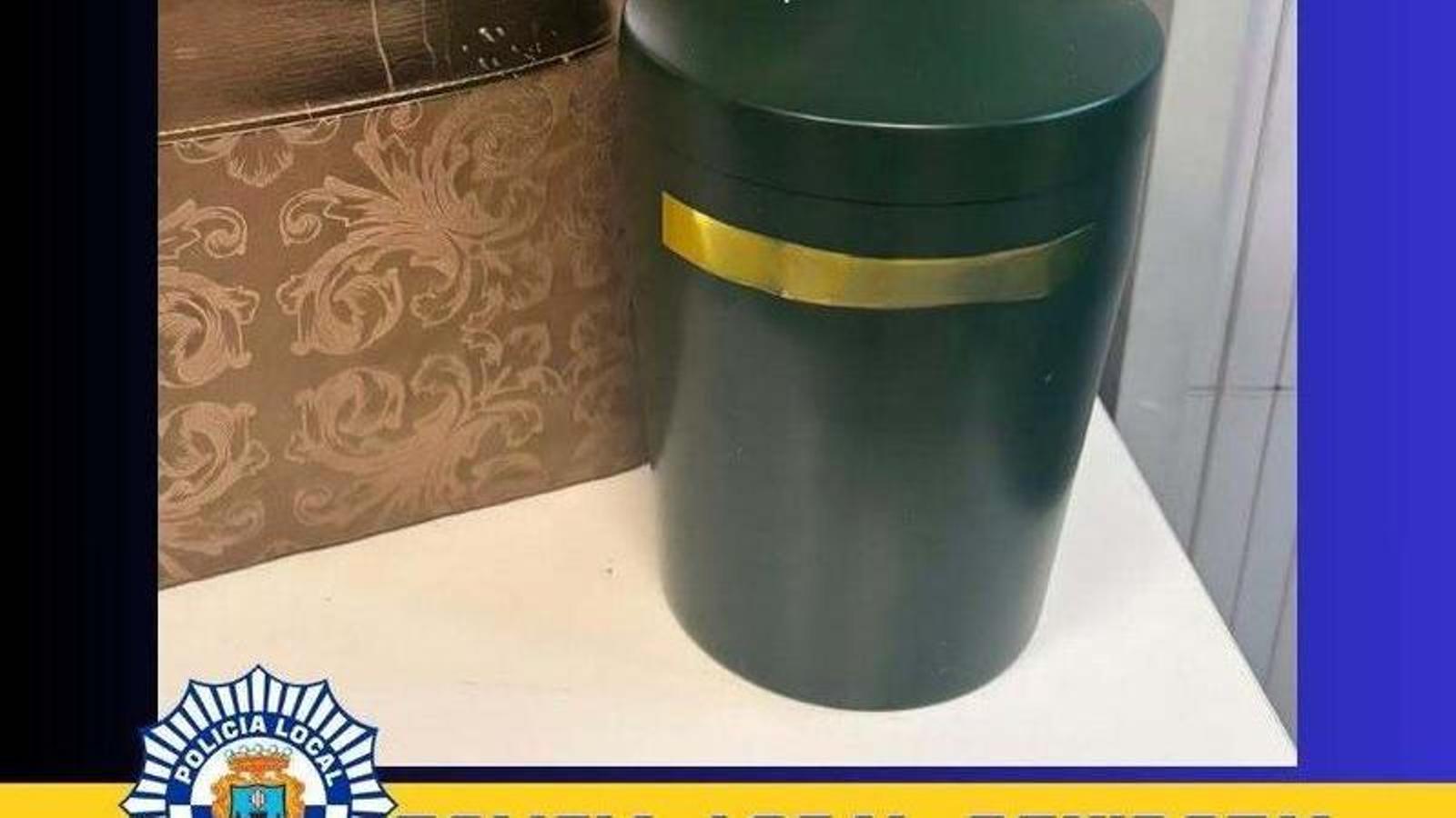Benidorm'da Unutulan Cenaze Urnesi: Polis Kayıp Aileyi Arıyor