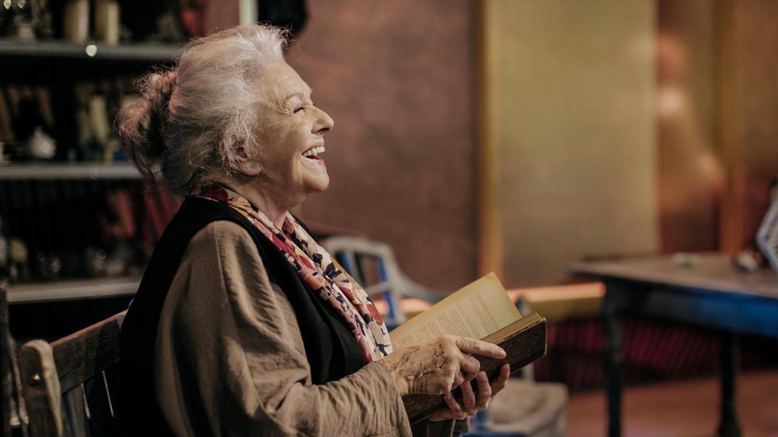 Lola Herrera'dan 90 Yaşında Sahneye Adanmış Bir Ömür: "Hiç Bu Kadar Güzel Denmemişti"