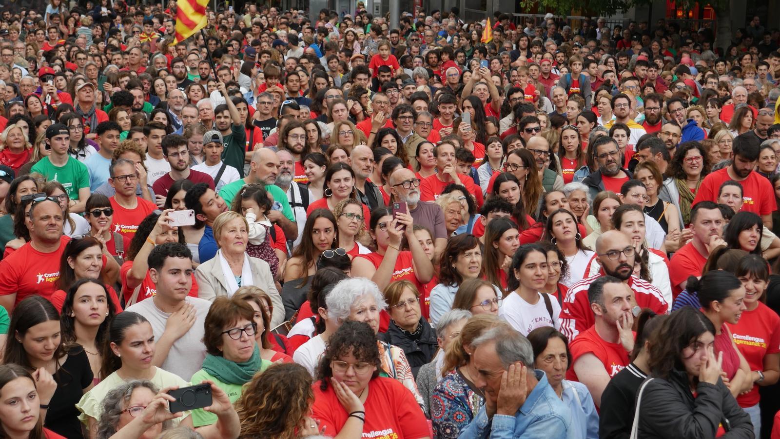 Mallorca'da Katalanca Coşkusu: Correllengua Alevi İspanya Meydanı'nı Doldurdu