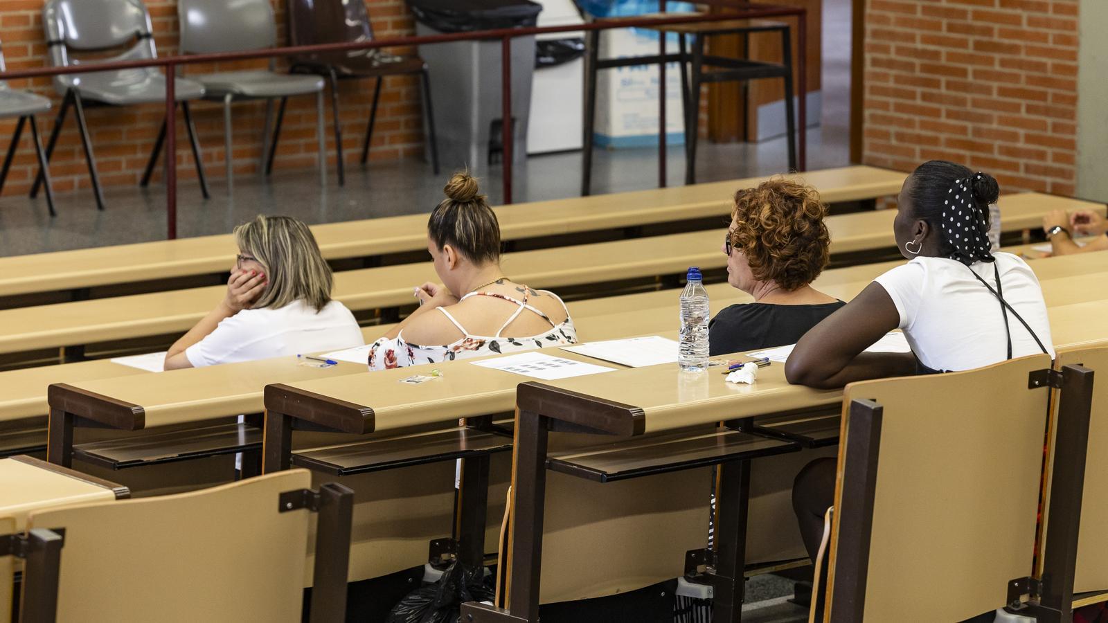 Katalonya'dan Kamu Sınavlarına Hazırlanan Gençlere Aylık 500 Euro Destek!