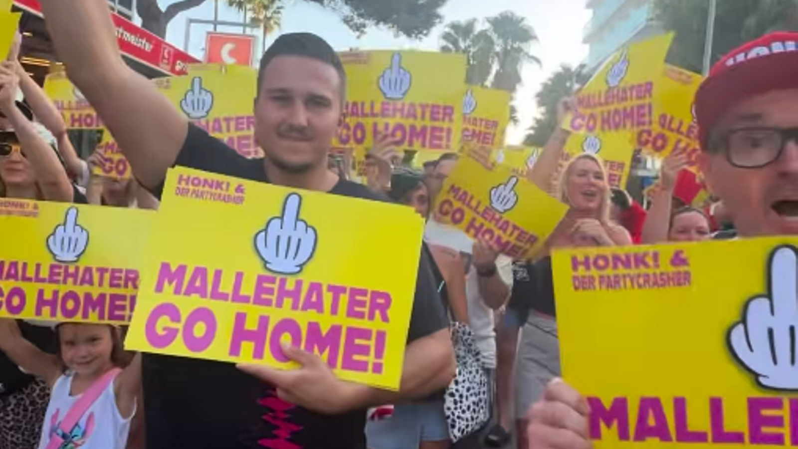 Mallorca'da "Mallehater Go Home" Şarkısı Turizm Tartışmasını Alevlendirdi
