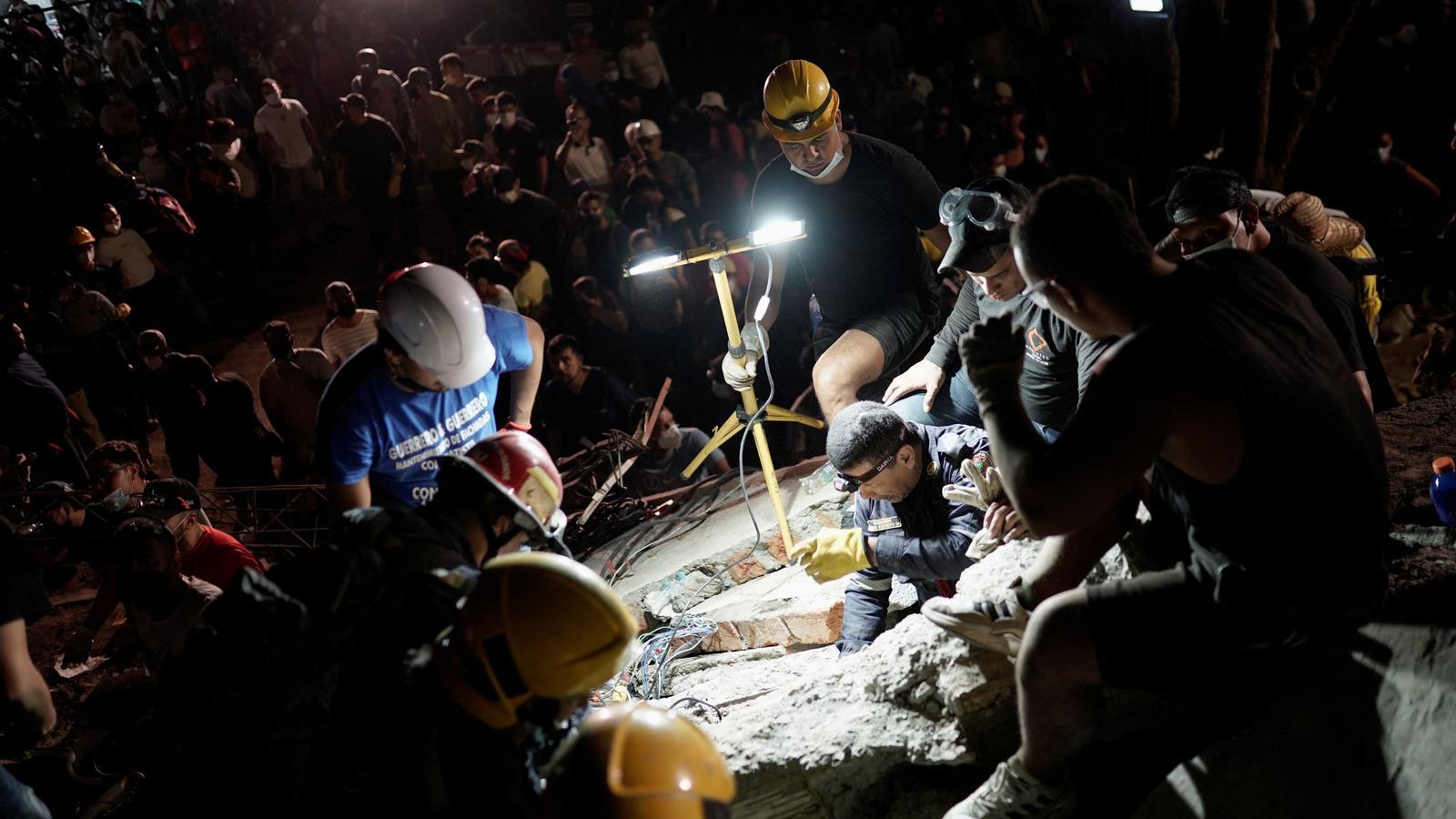 Kolombiya'daki Yıkıcı Deprem: Yıkılan Kuleler, Tahliye Edilen Hastaneler ve Kurtarılan