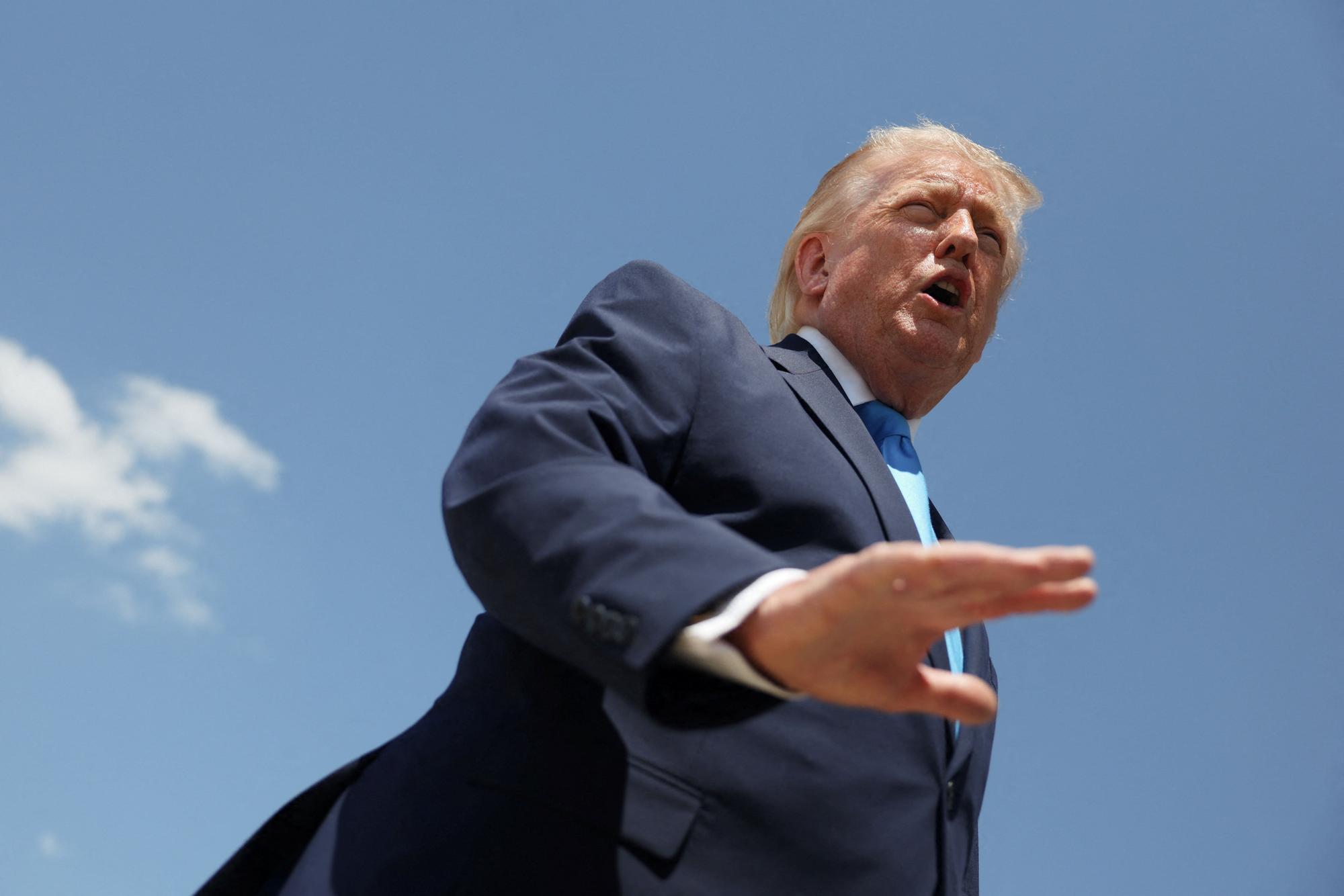 Trump'a Vergi Muafiyeti: Ailesiyle Birlikte Milyonluk Anlaşma