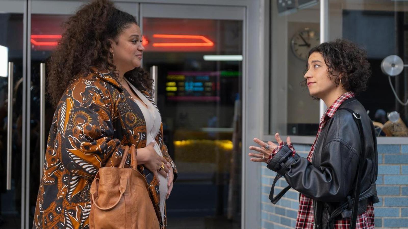 Anneliğin Perde Arkası: "Broad City" Yıldızından Modern Annelik Komedisi