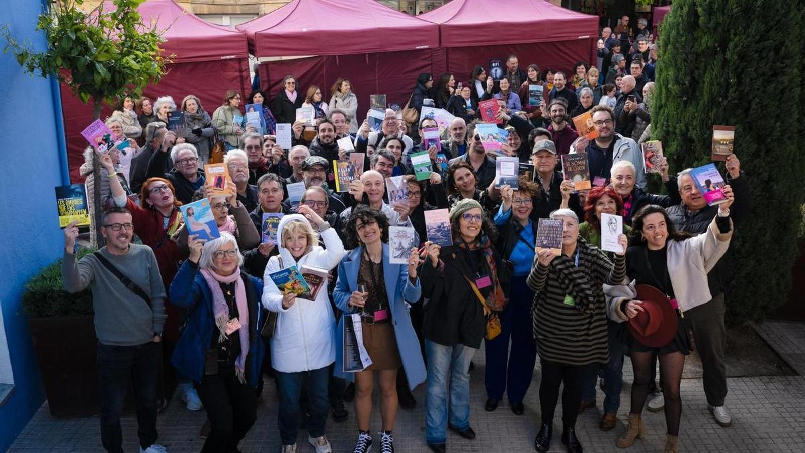 Torroella'da Yazar Yoğunluğu Rekoru: 55 Yazar ve 1.300 Quaresma Çöreği Bir Arada