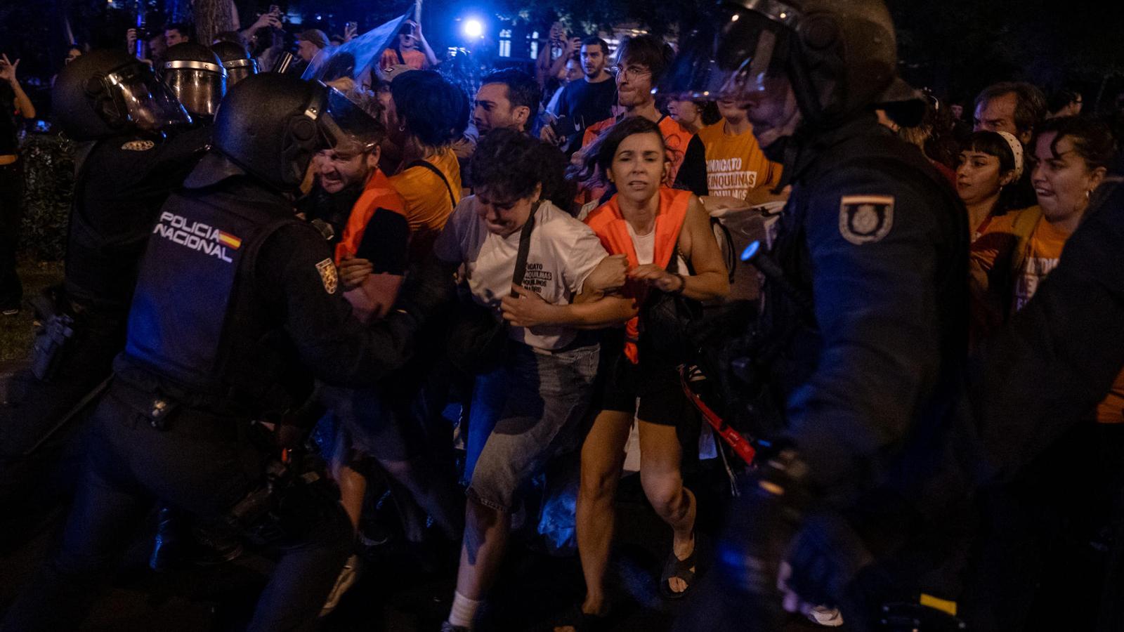 87 Yaşındaki Maricarmen Tahliye Edildi: İspanya'nın Konut Krizinin Acı Yüzü